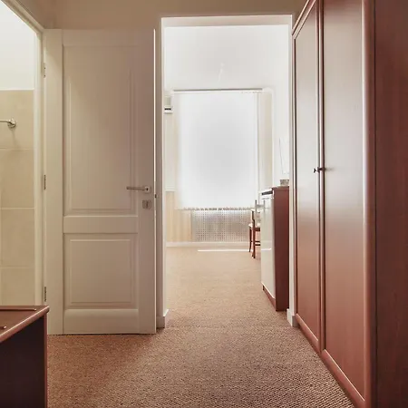 Hotel Consul консул 3*
