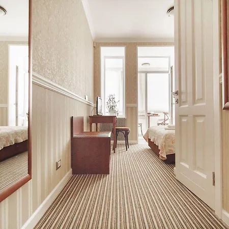 Hotel Consul консул 3*