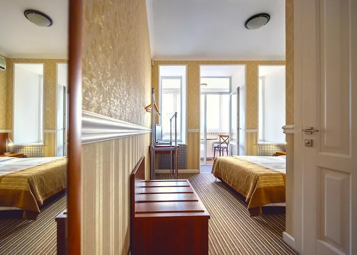 Hotel Consul консул