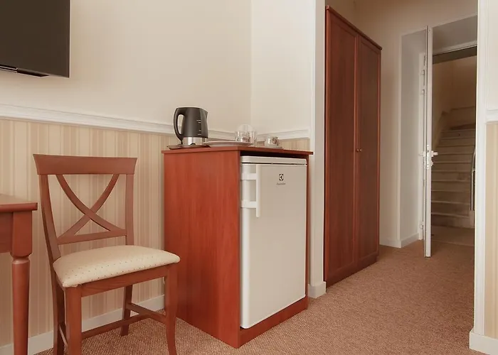 Hotel Consul консул 3*